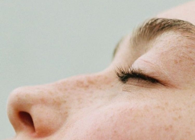 Уход для зоны вокруг глаз. Ретиноиды, пептиды в зоне вокруг глаз.